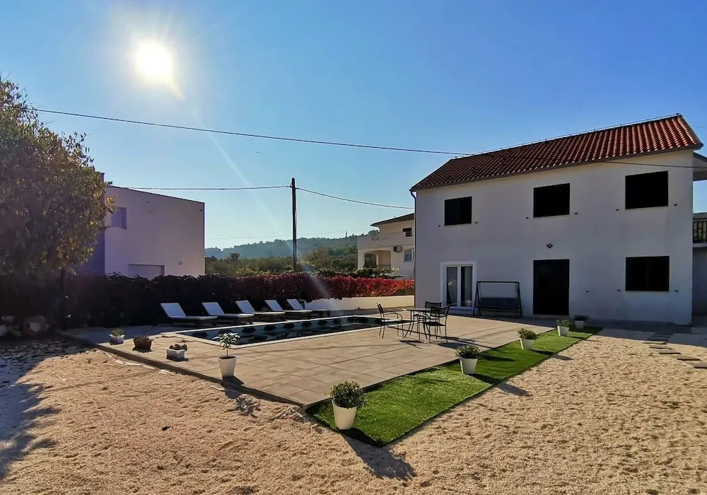 Holiday Home Nino with amazing swimming pool