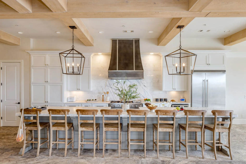 Sleeps 24, Private Beach Boardwalk, Infinity Pool 20 Bradley Cir by Avantstay