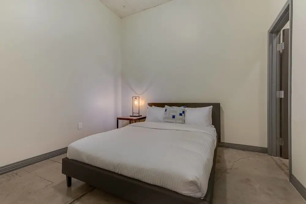 Brand New Stunning Unit Downtown