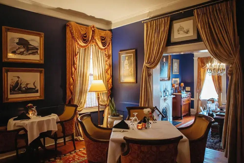 Anchuca Historic Mansion & Inn