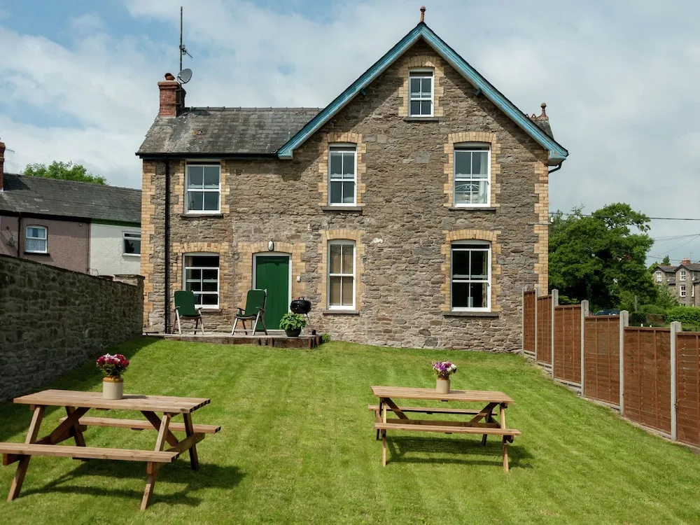Characteristic House With Large Garden, Near the City Center of Hay-on-wye