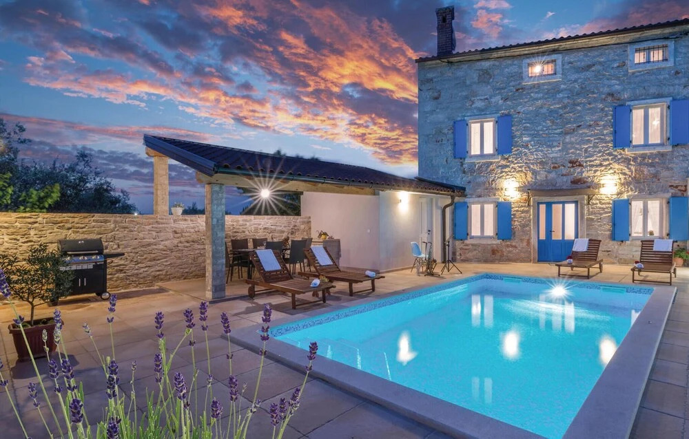 Nice Home in Peruski With Wifi and 3 Bedrooms