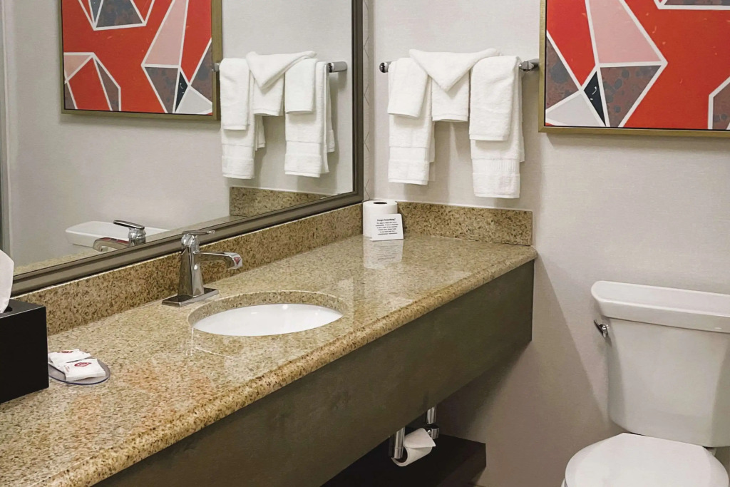 Comfort Inn & Suites NW Milwaukee