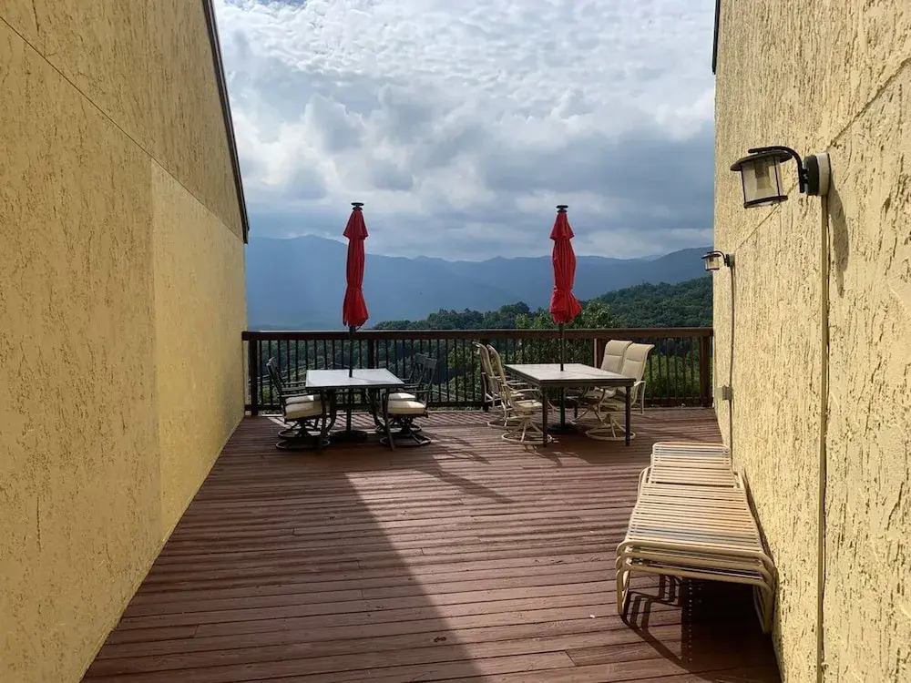 5 Star 3 bd 3ba Serenity Views w Pool Fireplace