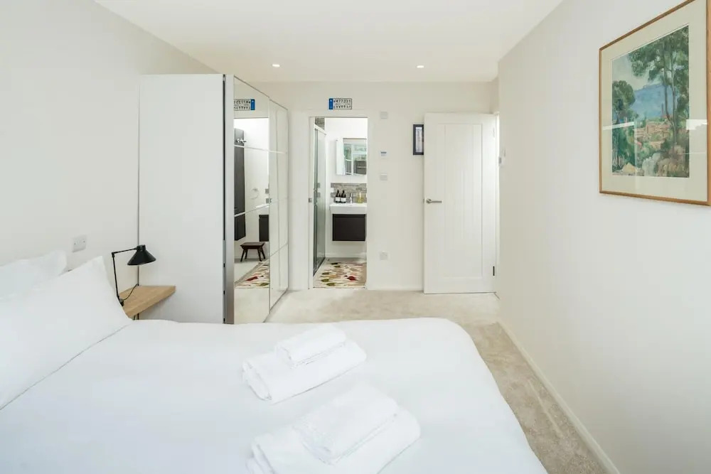 Stylish 2-bed Flat w/ Private Garden in Tooting, South London