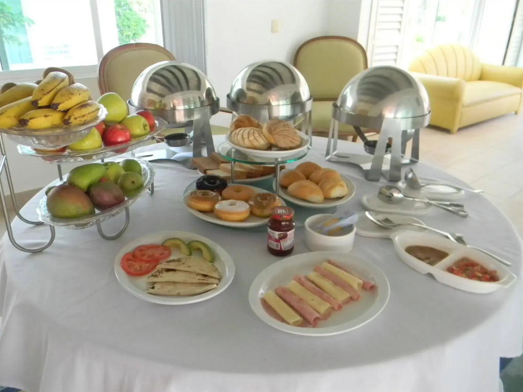 Las Gaviotas Hotel and Suites