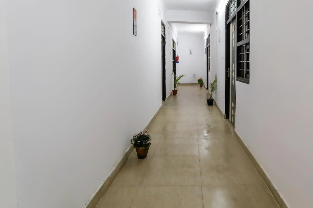 OYO 68697 Hindon Residency