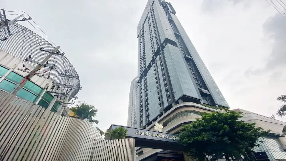 Stunning Studio with Strategic Location at Grand Sungkono Lagoon Apartment