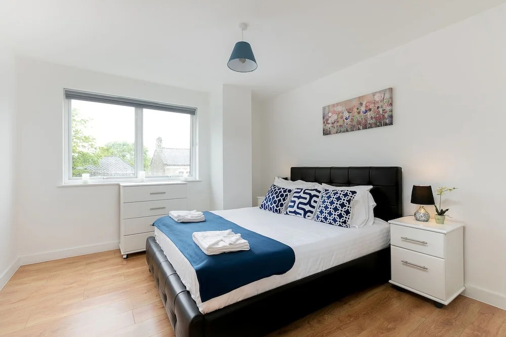 Skyvillion - Tower Point Enfield 1bed W Balcony