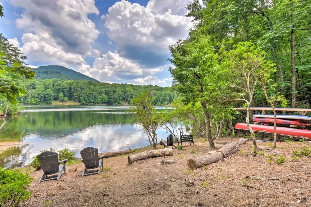 Lakefront Glass House Cabin w/ Mountain Views!