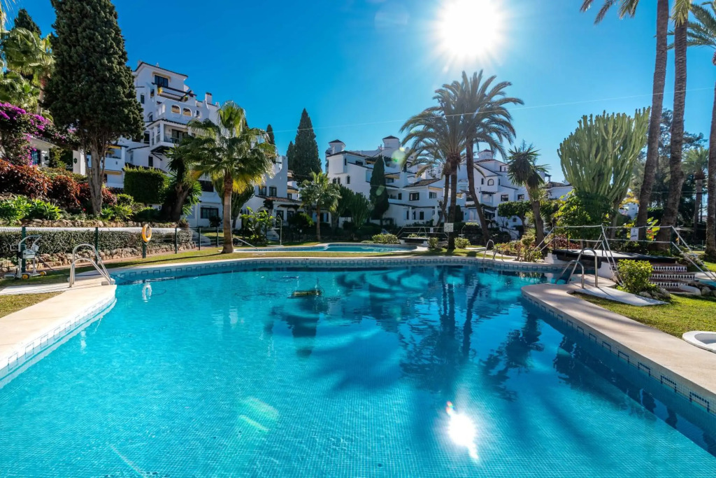 Newly renovated 3 bedroom apt next to Puerto Banús