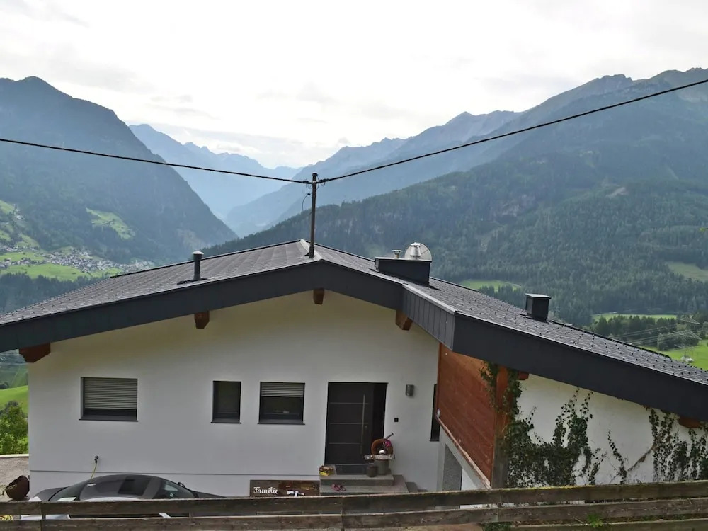 Valley-view Apartment With Garden in Wenns