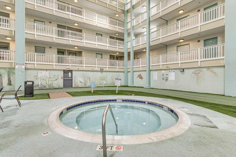 Resort Amenities & Beach Access: Hilton Head Condo