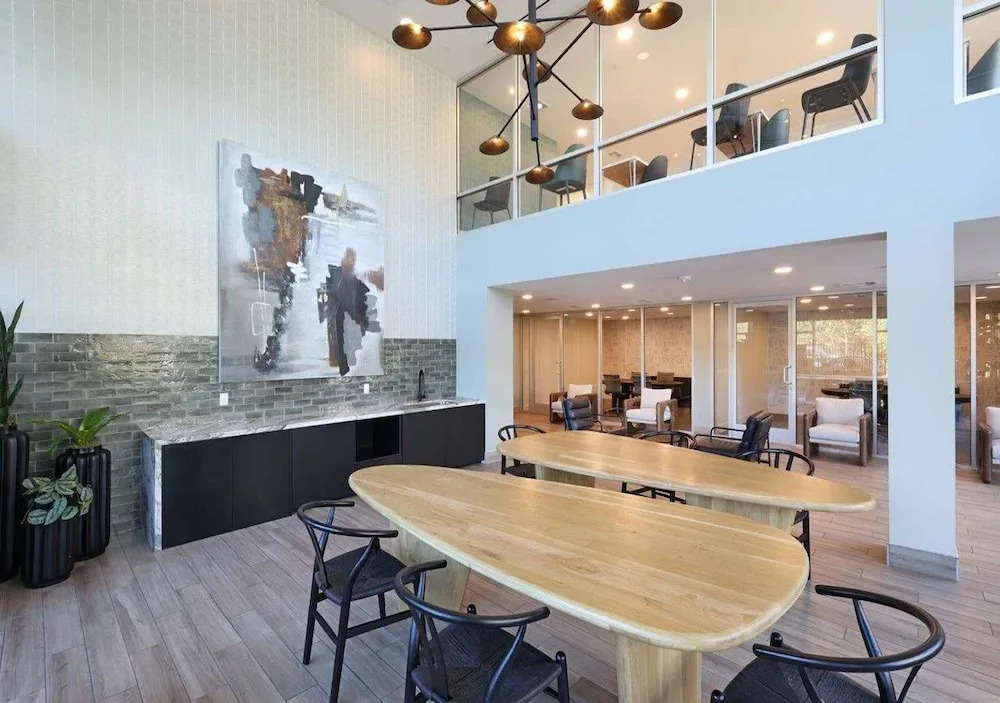 Chic Stay 10min to Disneyland w Pool Gym Parking