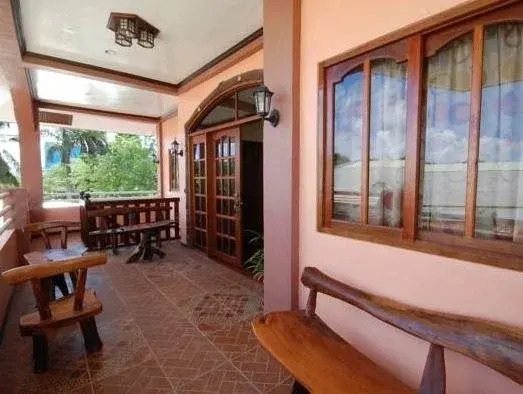 J-Lais Balai Turista (Pensionne House)