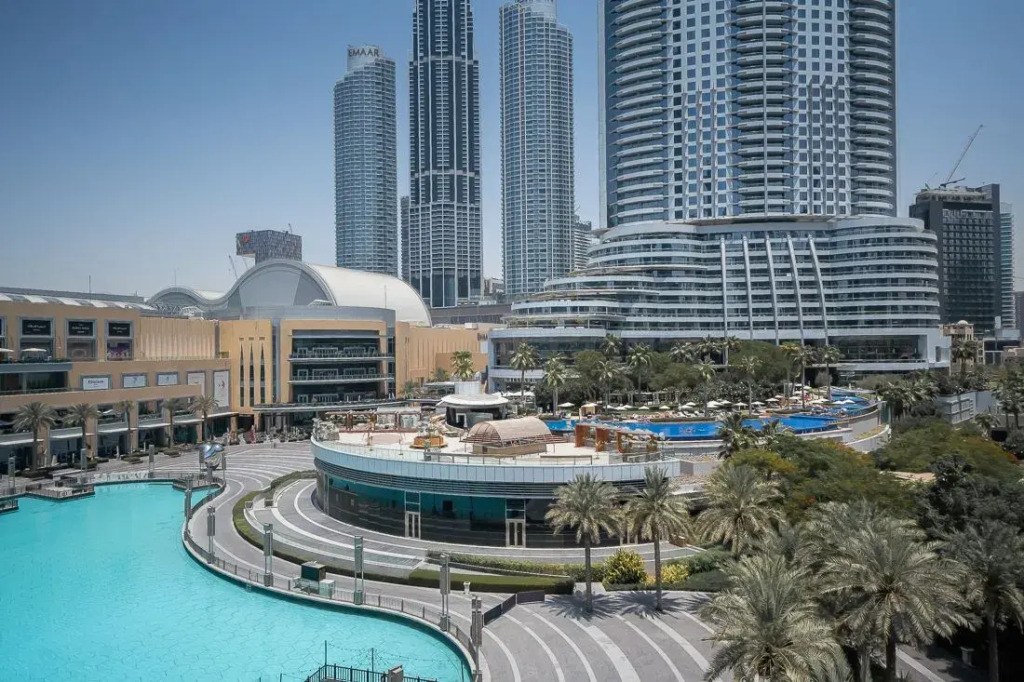 Glamorous Arabian flat with views to Burj Khalifa