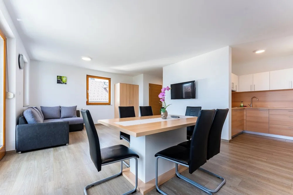 PJ Apartments & Wellness