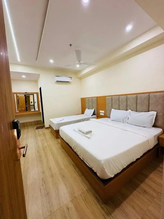 HOTEL BREEZE BAY EX - NEAR US Consulate, BKC