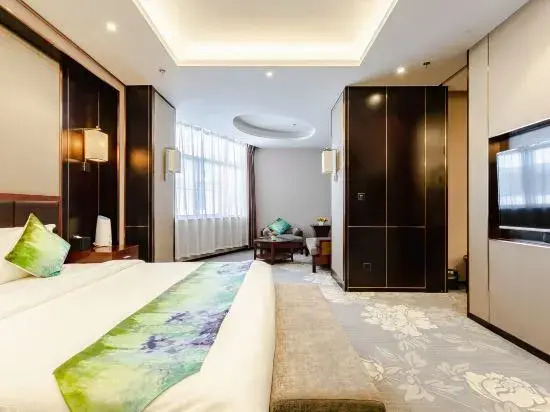 Asia Europe Hotel (Lan Da Er Yuan Branch, Xiguan Metro Station)