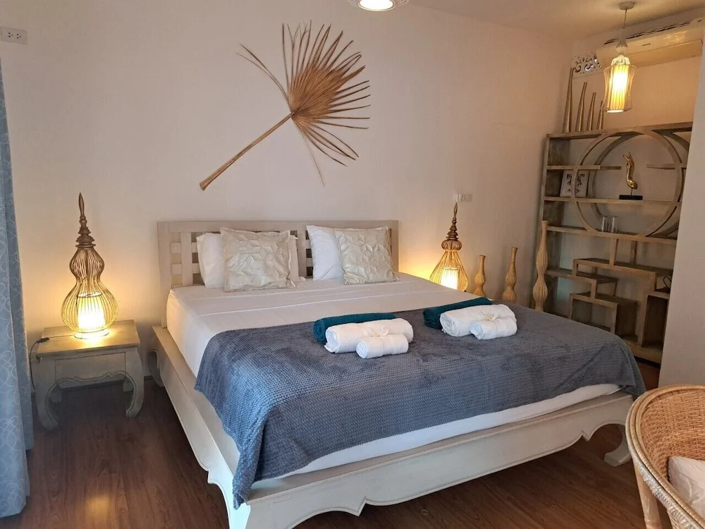 Lauras Guest House-adult only