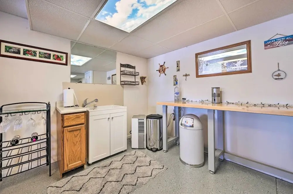 Spacious Lakefront Home w/ Sunroom & Bar