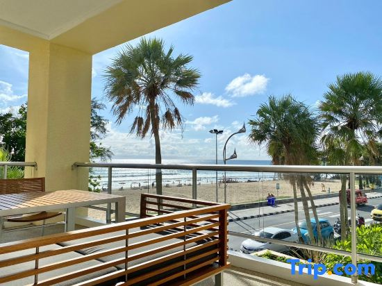 Karon - Beachfront Two BR Suite - Walk to Beach