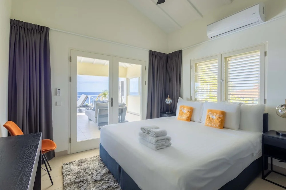 Villa Azure Vista 6BR Luxury Stay w 2 Pools