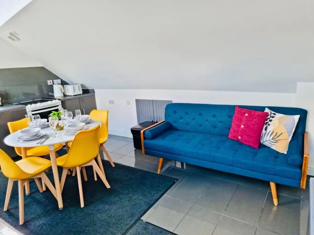 3 bedroom apartment near Birmingham airport