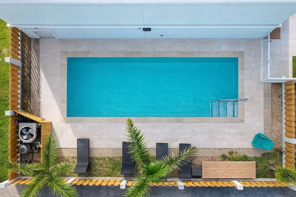 2 Levels - New Townhome -Heated Pool - #1