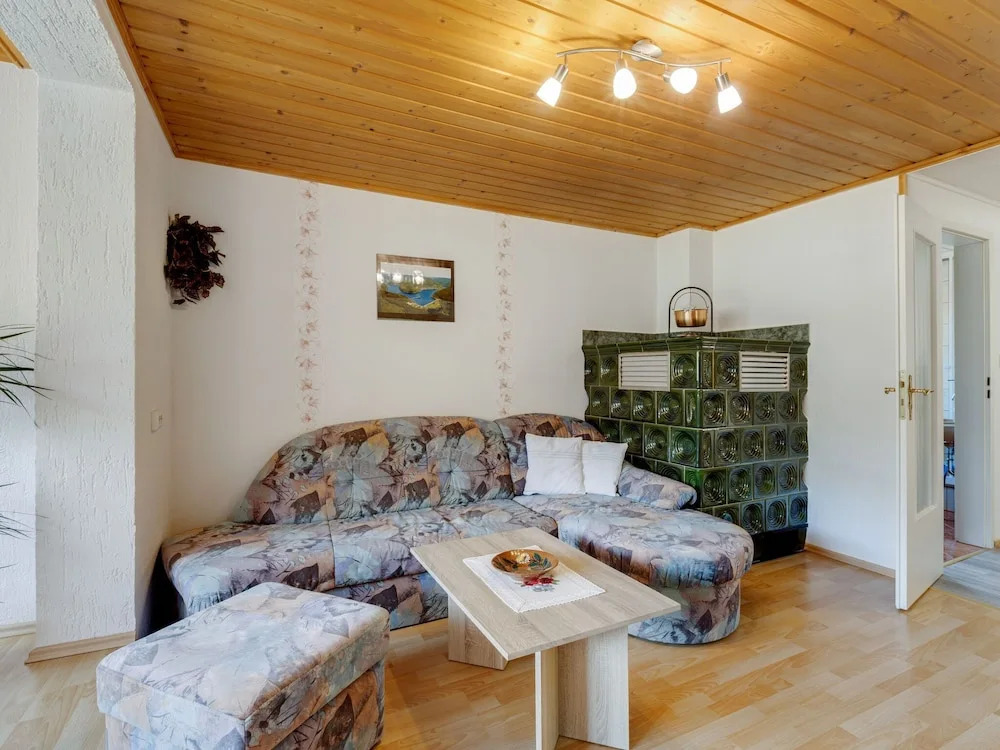 Bright Holiday Home in Schonbrunn with Garden