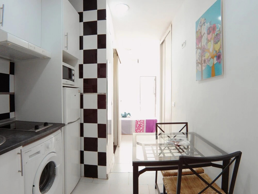 Estudio en bajos y patio int 4m2 en Puerta del Angel AZBB2