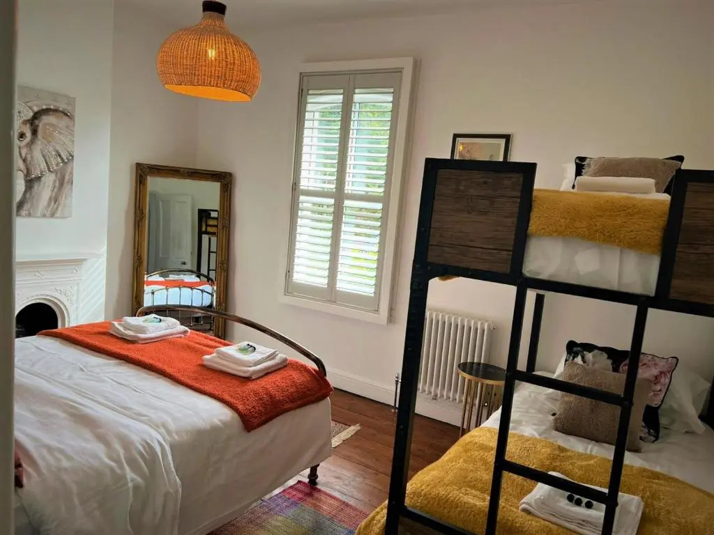 Escape 2 Unwind, Victorian Elegance