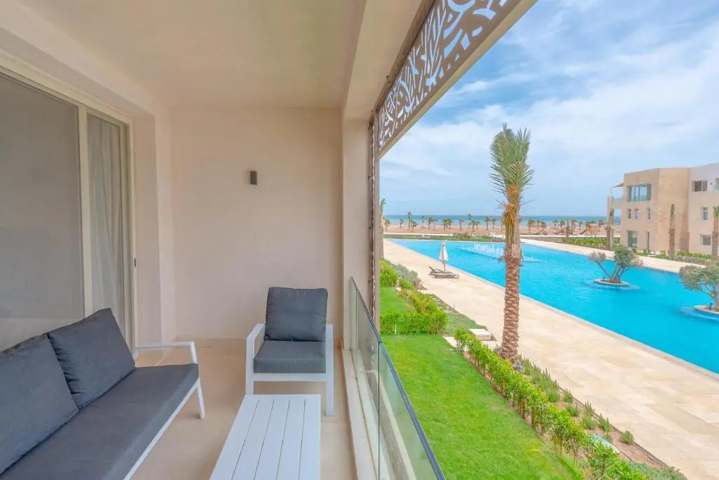 Mangroovy 2 Bedroom Sea View Apartment, Pool & Beach