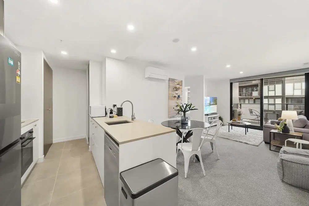 Phillip 2-bed: Chic Interiors, Amazing Amenities