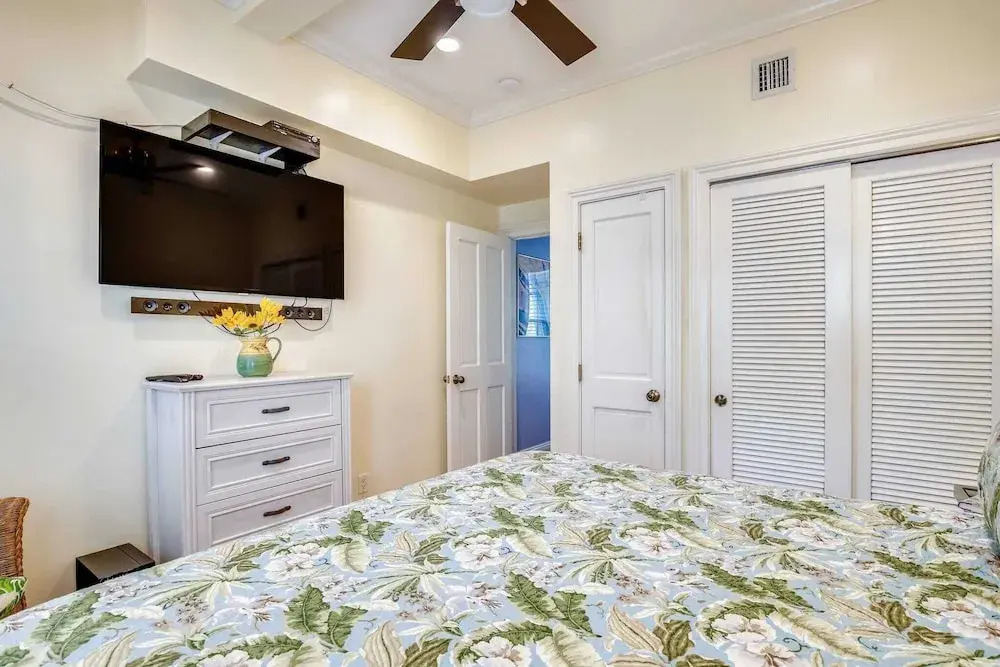 Paradise Place by Avantstay Key West Old Town Condo w/ Shared Pool