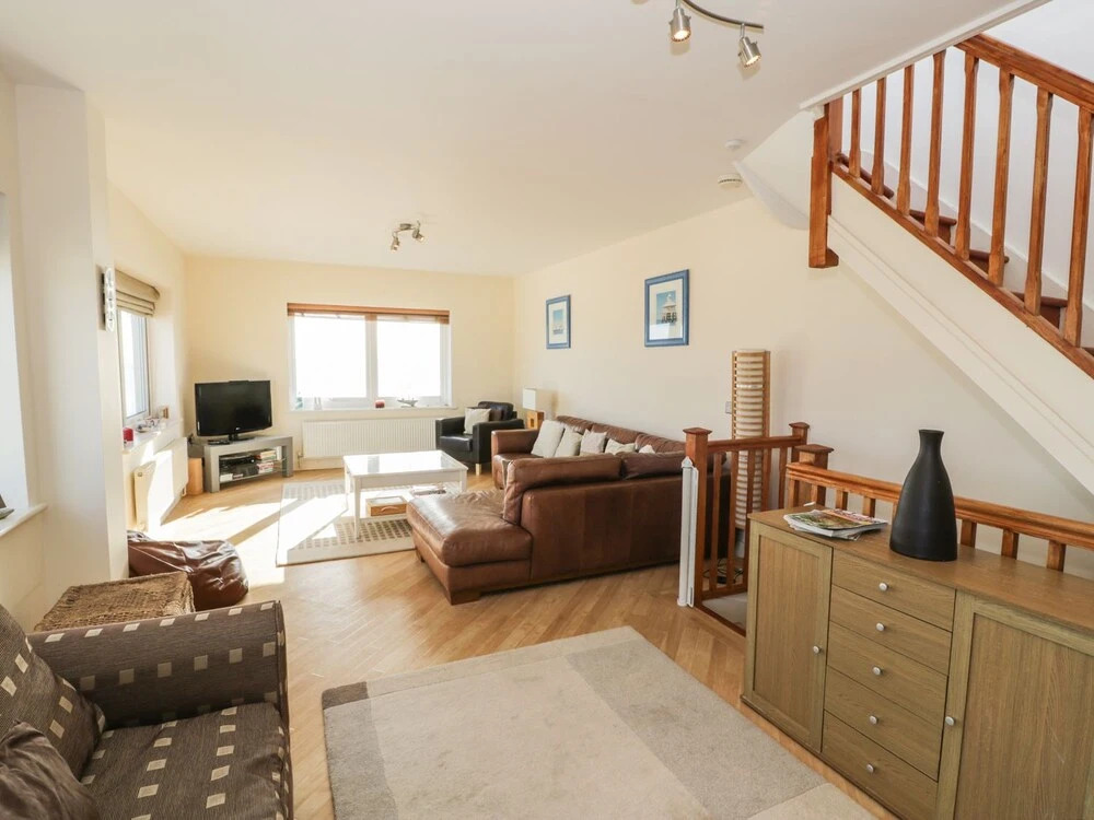 Penthouse 18, West End Point