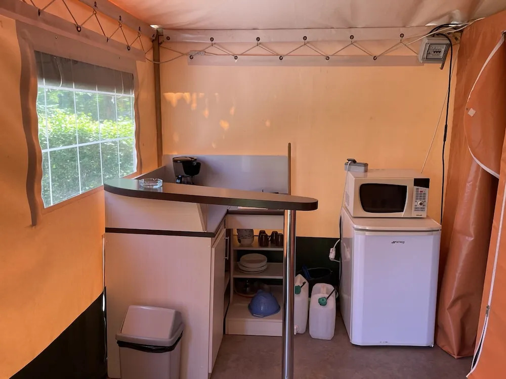 TONNEAU HERBERGEMENT INSOLITE AU CAMPING DES NIERES