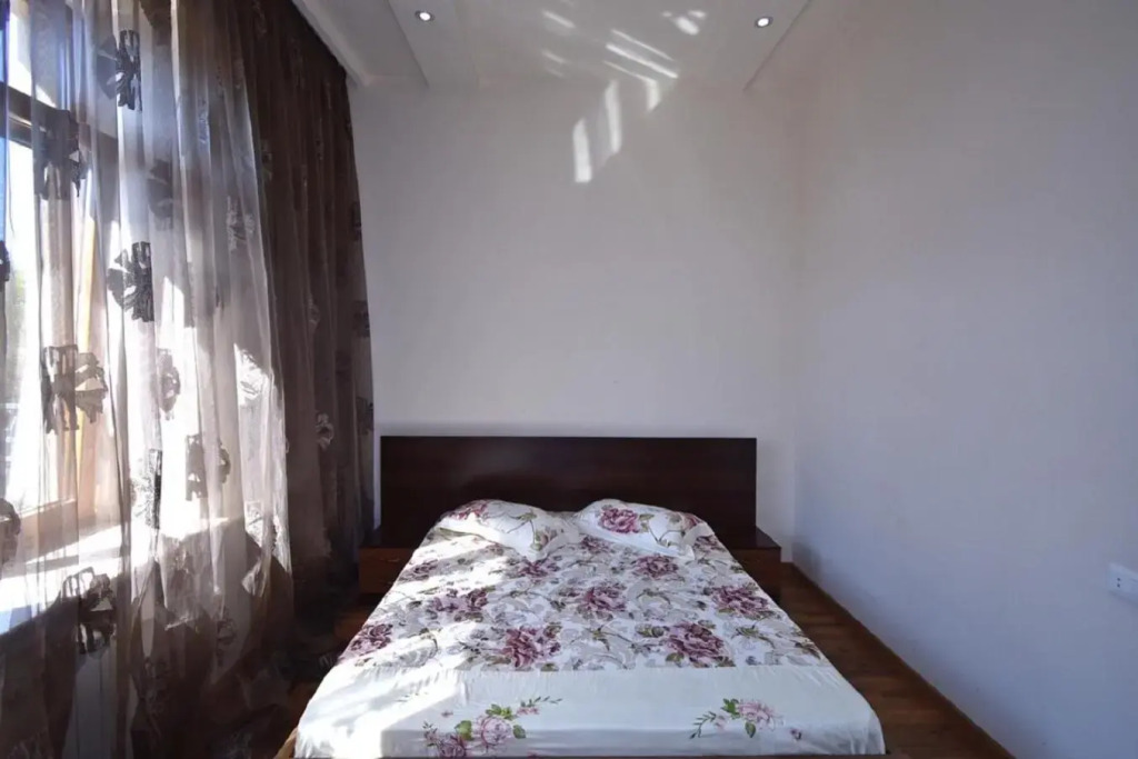 Tumanyan street 3 bedroom Deluxe apartment with Large Balcony TM662