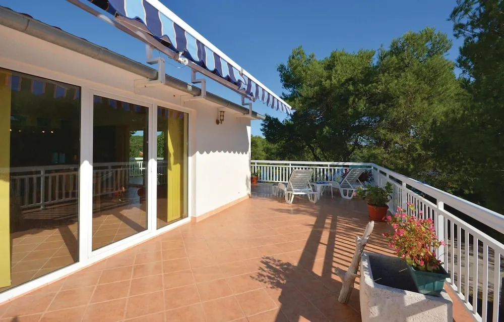 Holiday Home Vrboska With Fireplace 06