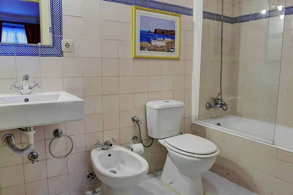 Independent Apartment n 2 in an Old Mansion Located by the Mouth of Douro River