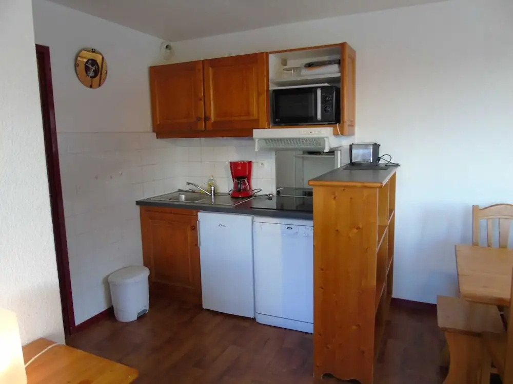 Lou Services Apartment CB11 LSI 001