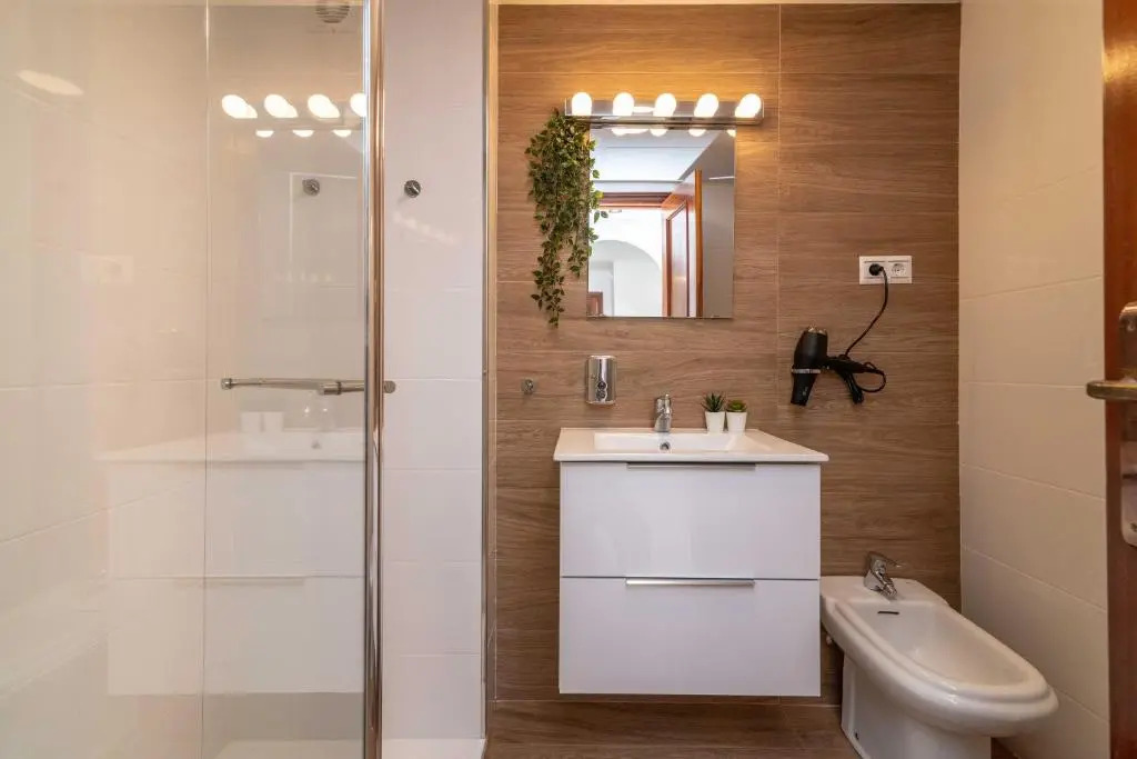 N&A Golondrinas Recently Renovated 2bdr Apt