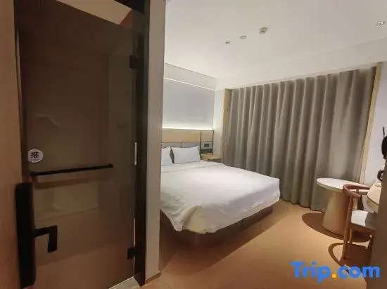 Seasonal Hotel
