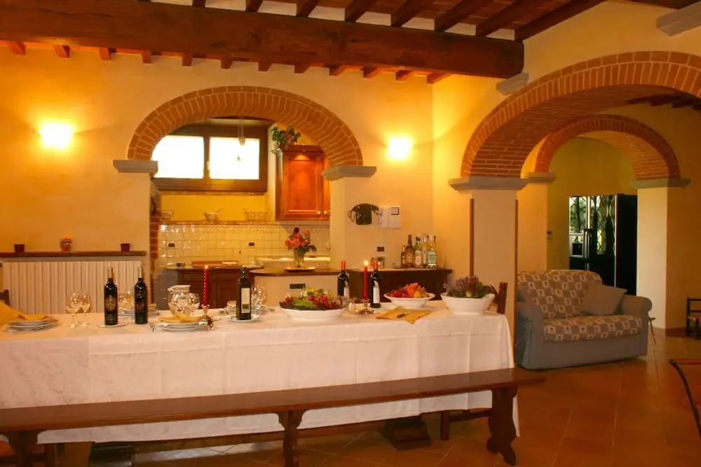 Private Villa with AC, private pool, WIFI, TV, terrace, pets allowed, parking, close to Arezzo