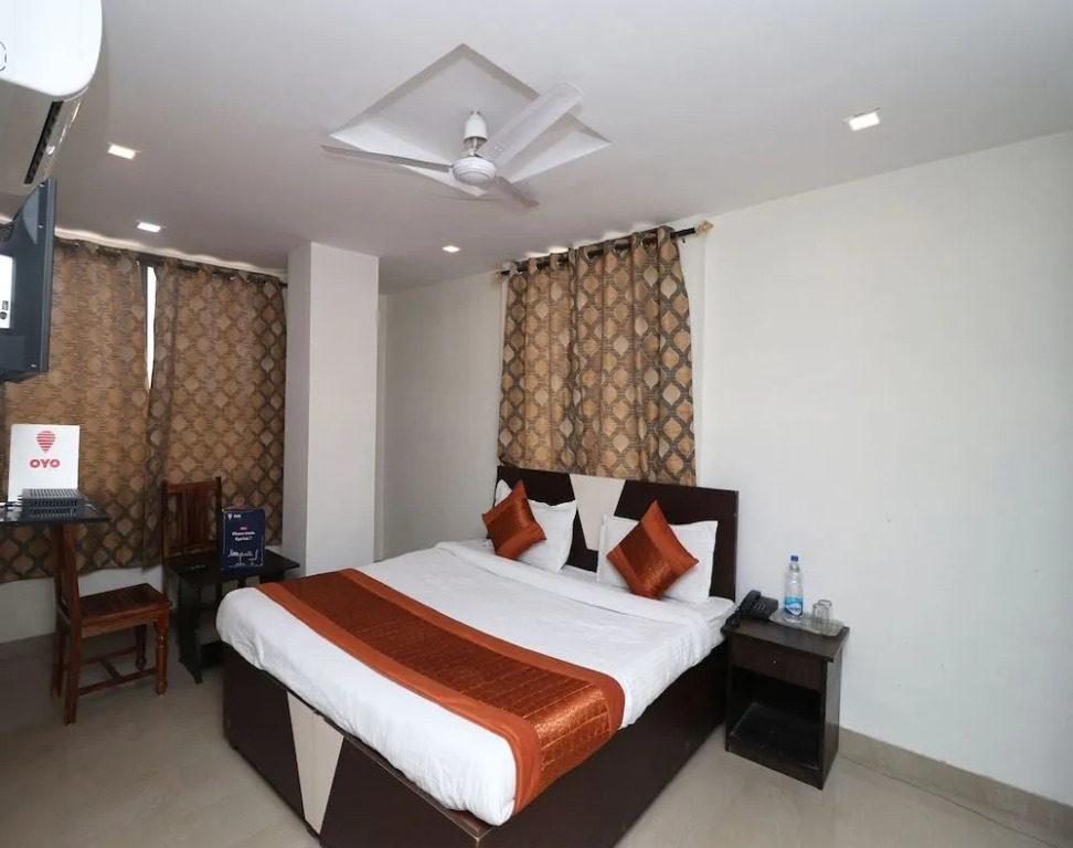 OYO 13301 Mayesha residency