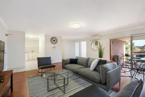 North Ryde Self Contained 2 Bed Apartment (37CULL)