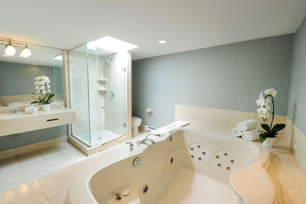 Holiday Inn Niagara Falls-By the Falls by IHG