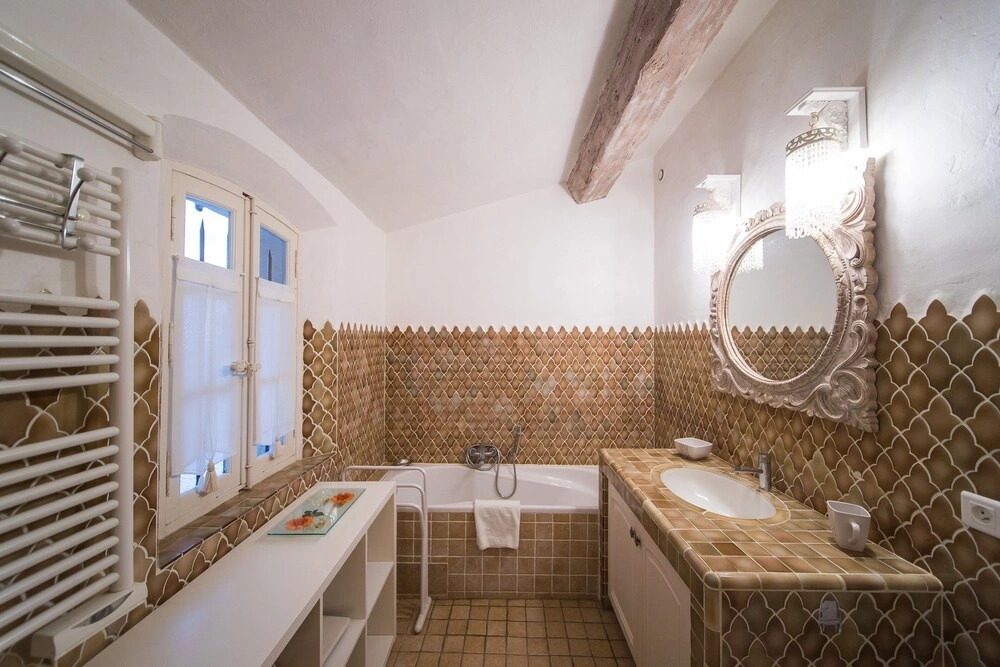 Villa with Spa, Pool and View of St Tropezs Gulf