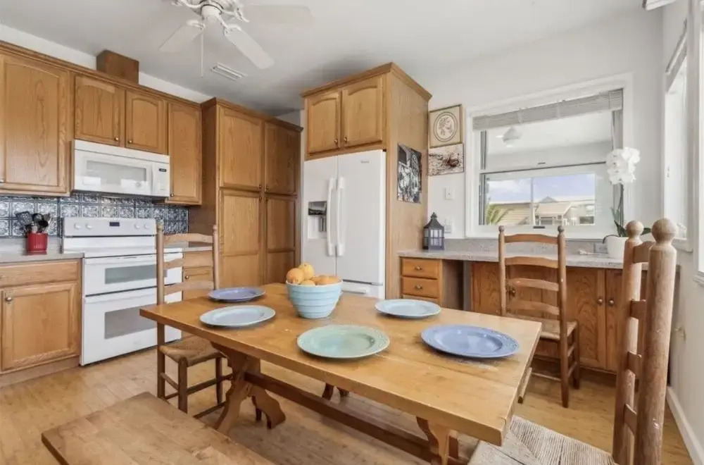 Ocean View 3 Bedroom Home - Pet Friendly
