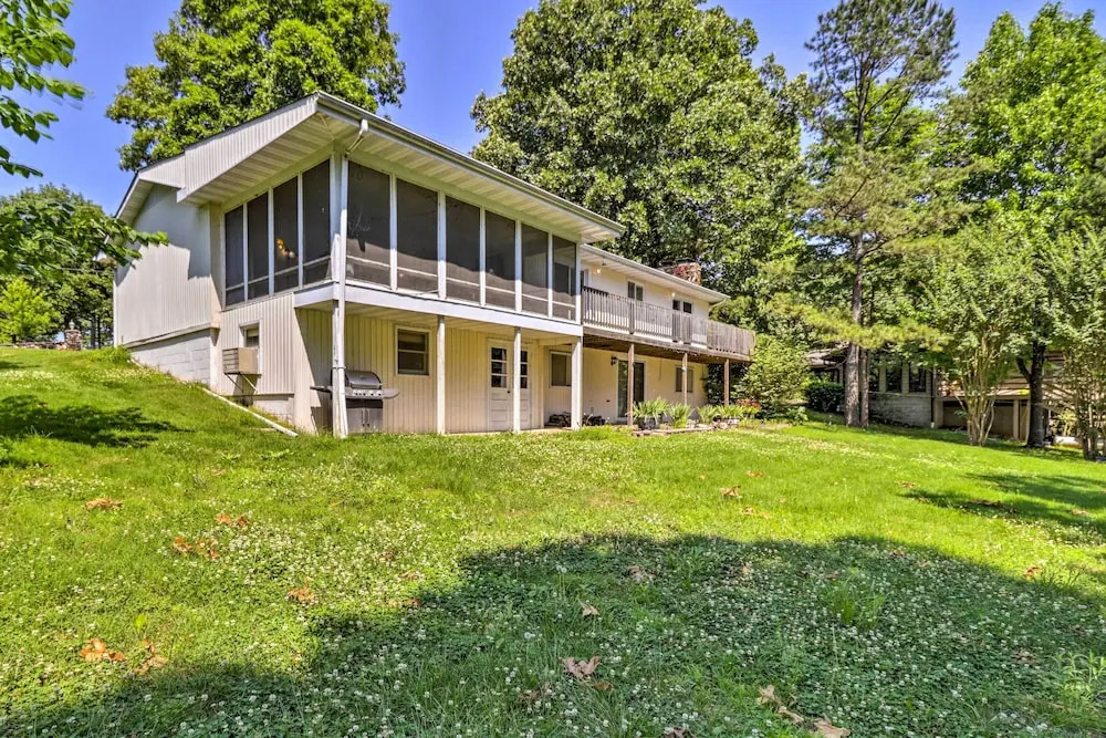 Lake House in Horseshoe Bend Near Ozark Forest!